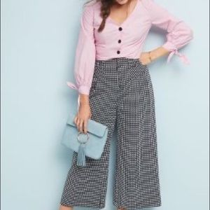 Anthropologie pull on Maeve Orwell wide leg cropped pants. Black and white